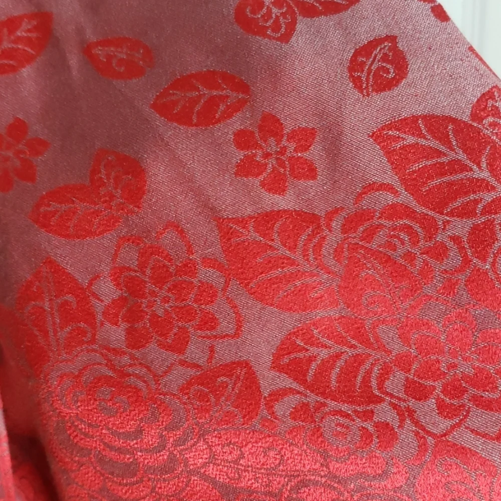 NWOT  JAPAN Red silky scarf 67